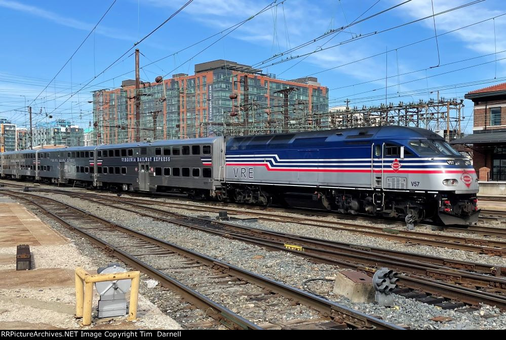 VRE V57 arriving with its train